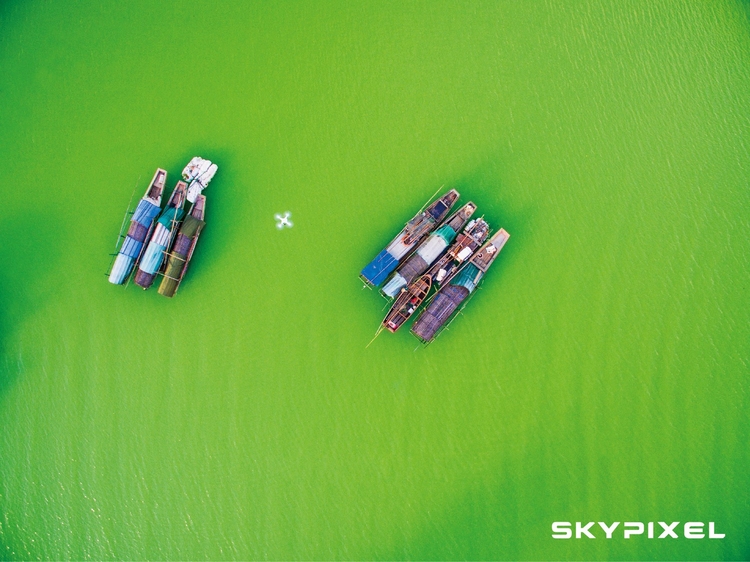 I miejsce kategorii profesjonalnej "Drones in Use", "Phantom Above the Boats", fot. Wenjian Chen
